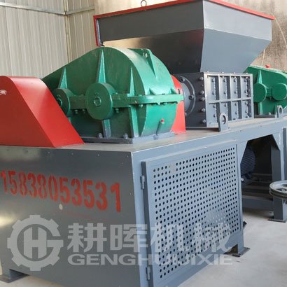 1000型撕碎機現(xiàn)場1米剪切式粉碎機