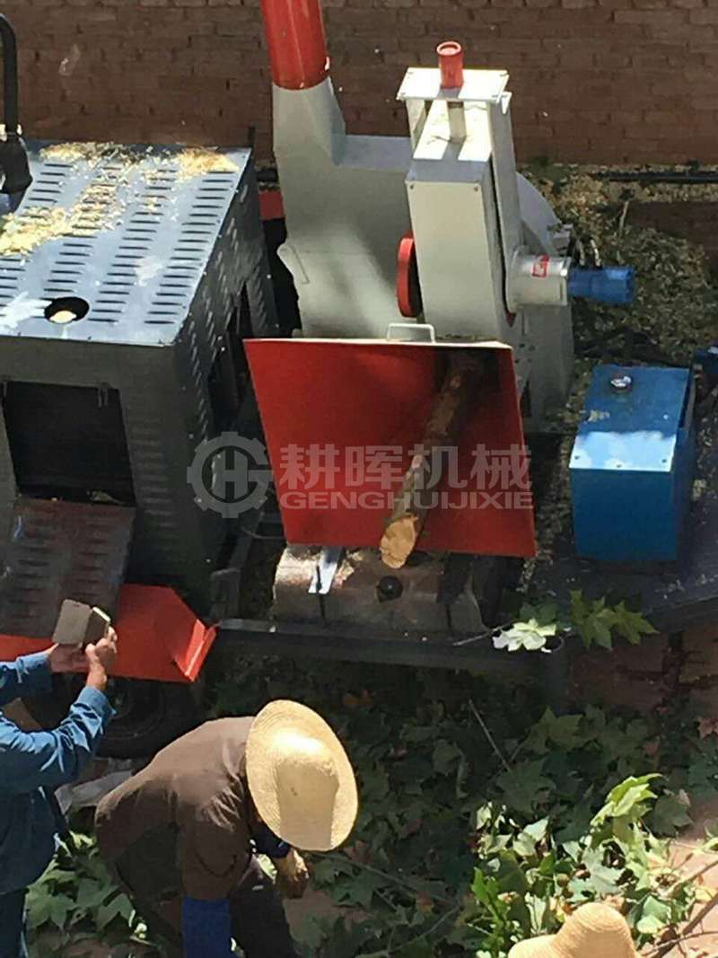 輪式園林粉碎機盤式園林粉碎機現(xiàn)場