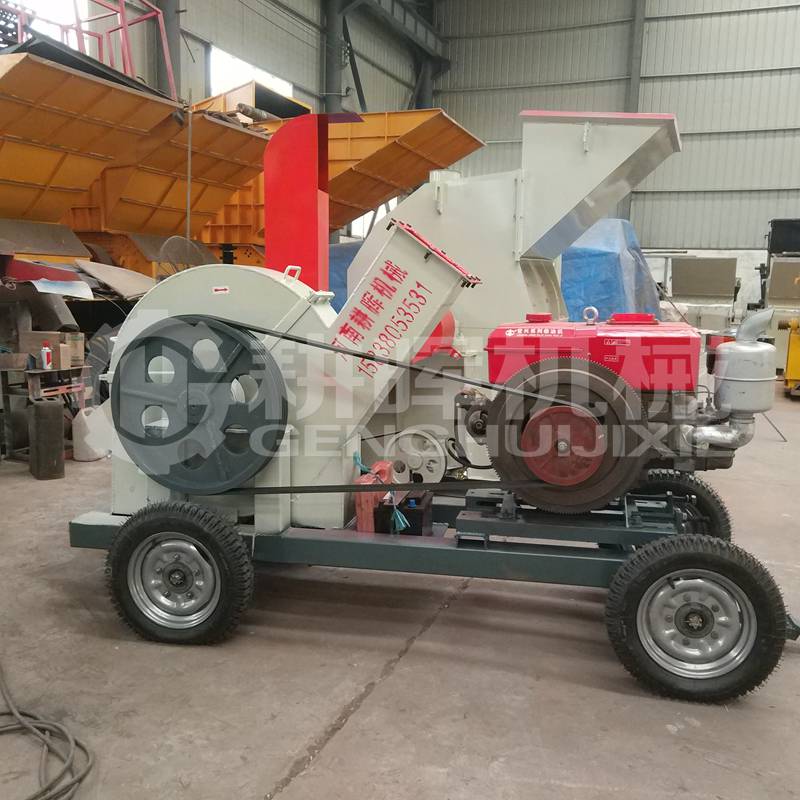 小型移動柴油木片機小型水平進(jìn)料木片機
